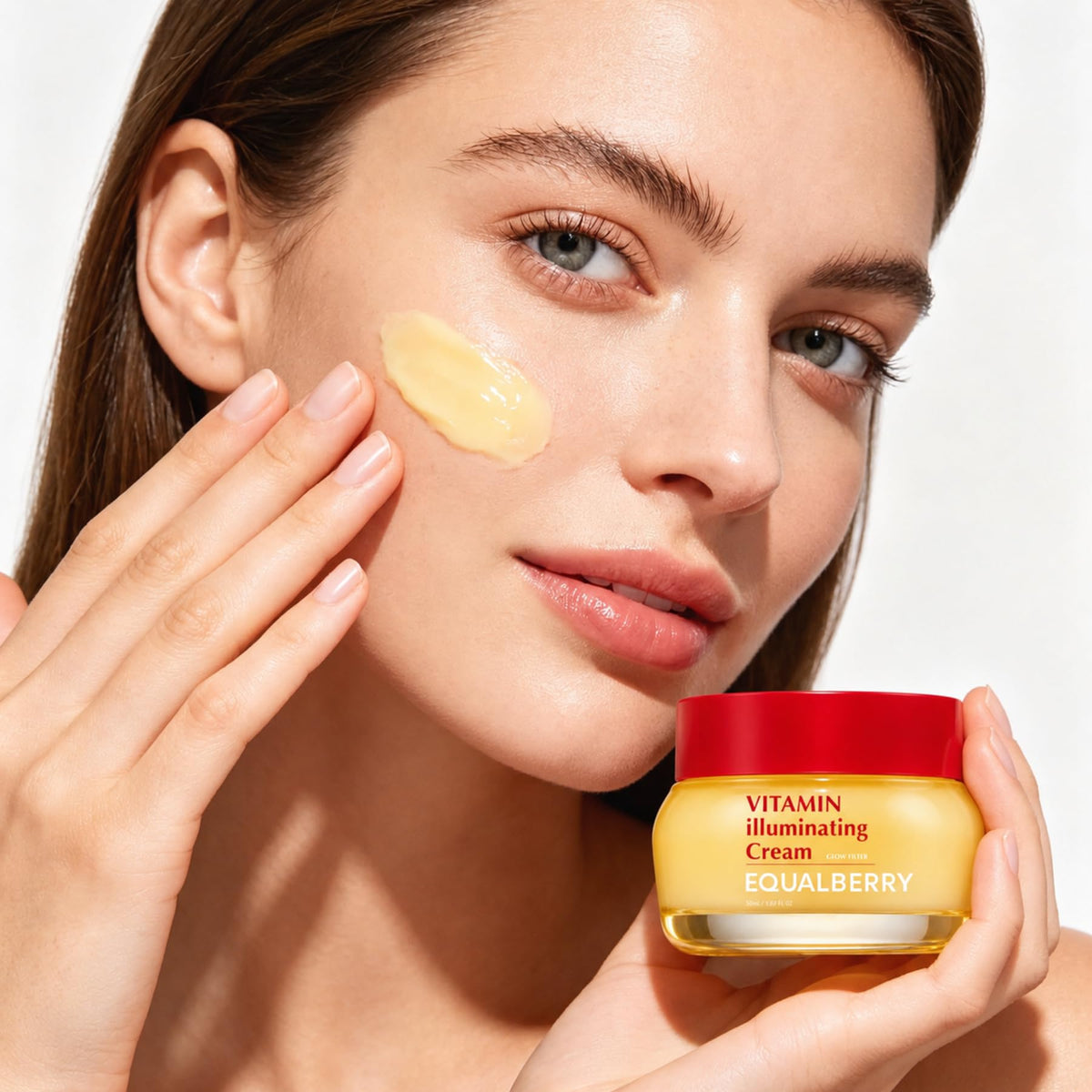 EQUALBERRY Crème Illuminatrice 50ml sur une surface en marbre
