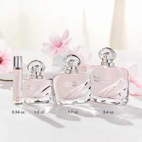 Estée Lauder Beautiful Magnolia Eau de Parfum 100 ml sur un fond floral