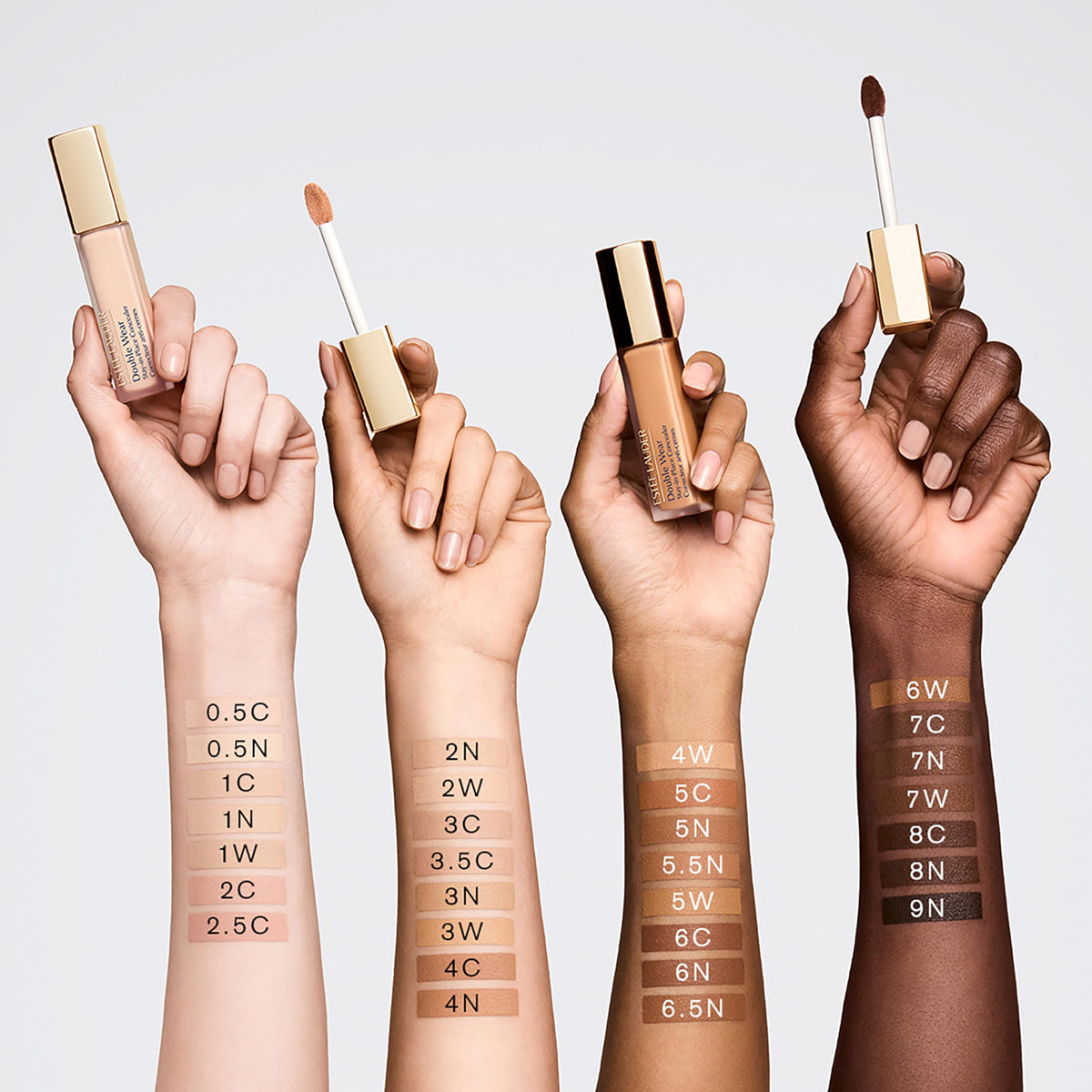 Estée Lauder Double Wear Concealer 24H 8C en environnement de maquillage