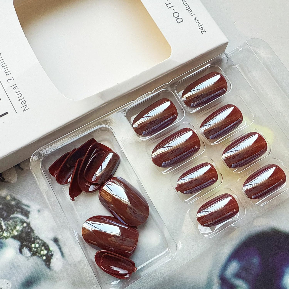 exemple de manucure avec faux ongles juggssa