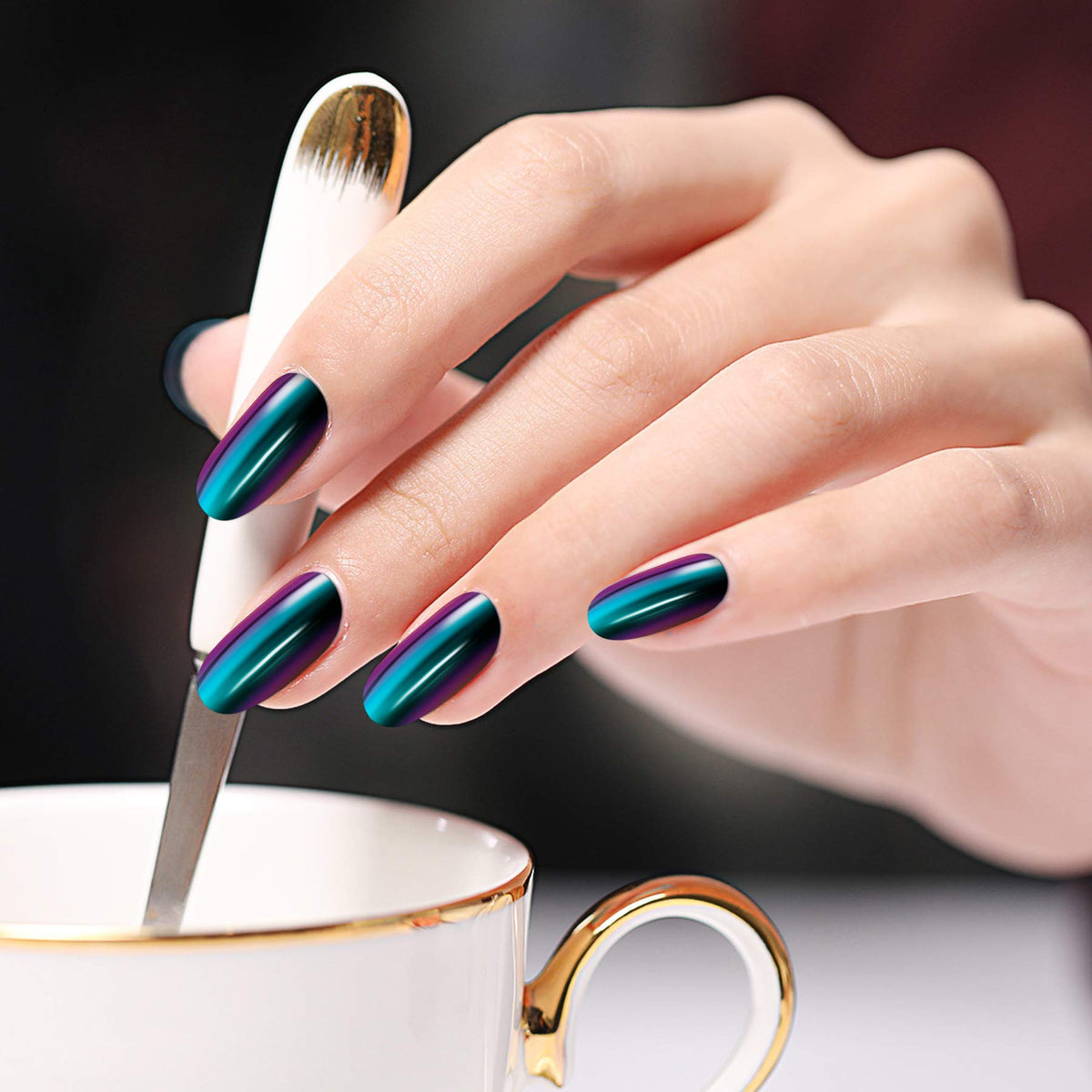 Exemple de nail art avec poudre Artdone