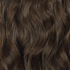 Extensions de cheveux LEEONS en châtaigne sur un fond neutre