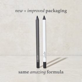 Eyeliner Julep posé avec d'autres produits de maquillage