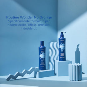 Fanola Shampoo Bleu 400g en application sur cheveux