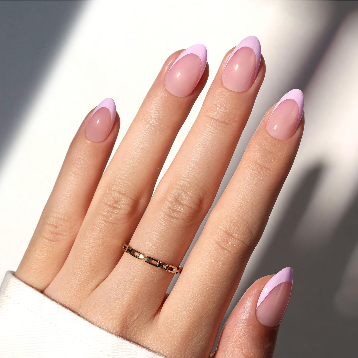 Faux ongles beetles Purple French Tips en forme d'amande, présentation avant