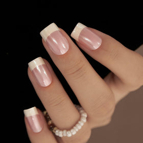 Faux ongles carrés français en gel CurvLife couleur blanc perlé, vue de face