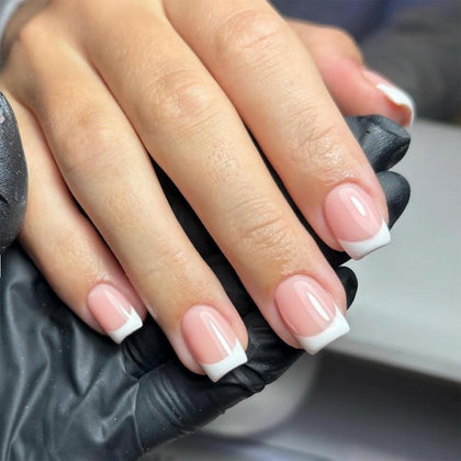 Faux ongles courts carrés blancs DZPGUONIZ vue de face