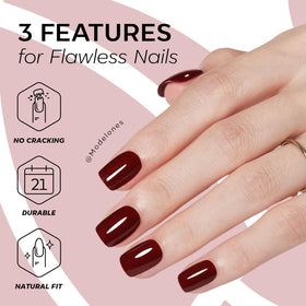 Faux ongles courts modelones appliqués sur des mains