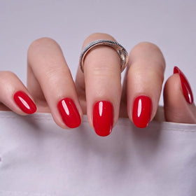 Faux ongles CurvLife montrant la brillance et l'ajustement naturel