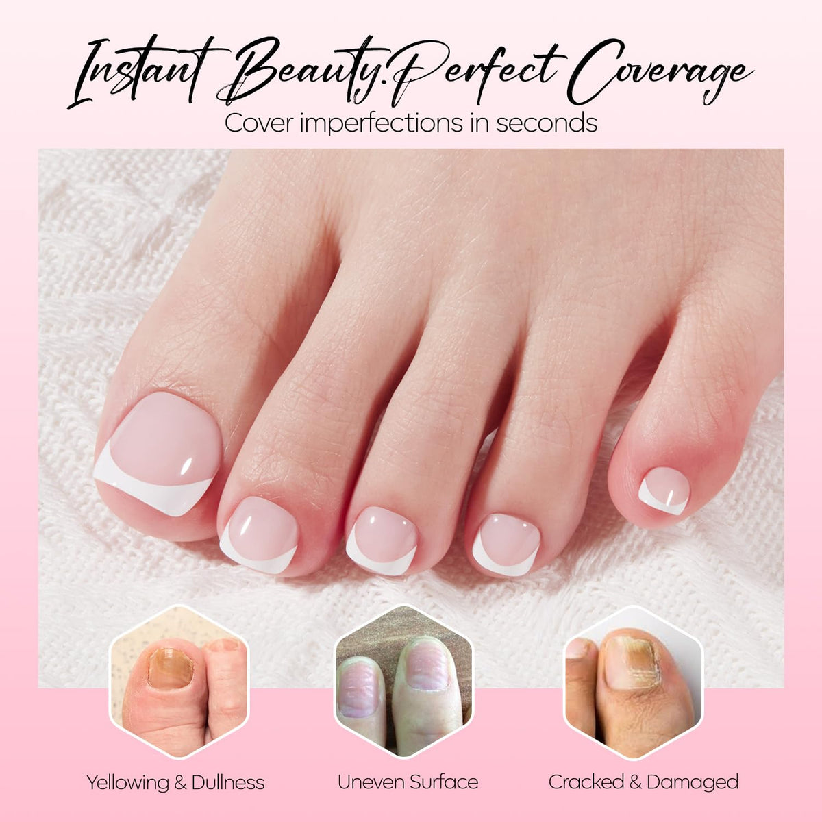 Faux ongles de pieds courts rose sur des pieds en sandales