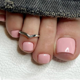 Faux ongles de pieds rose pâle modèle de modelones avec finition brillante