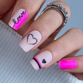 Faux ongles en gel carrés CurvLife modèle noir avec finition élégante
