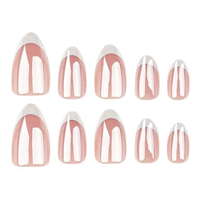 Faux ongles FJSMTOPl amande sur un fond blanc