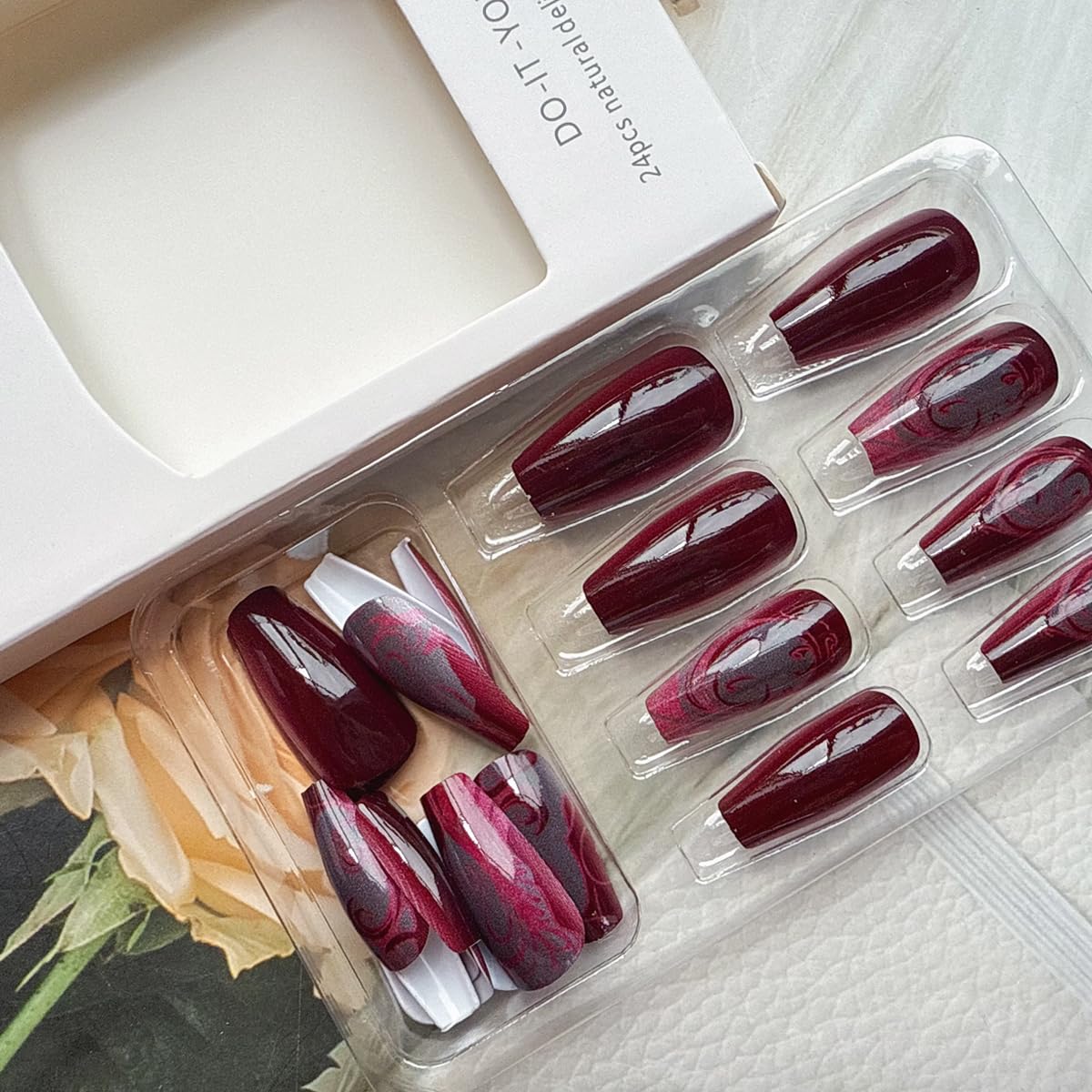 Faux ongles juggssa en acrylique avec design élégant