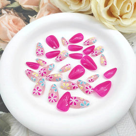 Faux ongles MAOTTIE présentés avec design floral