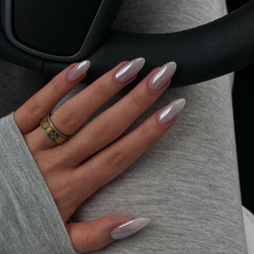 Faux ongles press on CTTHNBD en chrome blanc, vue de face