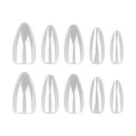 Faux ongles press on CTTHNBD en chrome blanc, vue de près