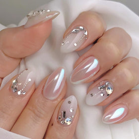Faux ongles press-on CTTHNBD en forme d'amande, design ombre blanc