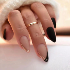 Faux ongles press-on en forme d'amande noire de FJSMTOPl, vue de face