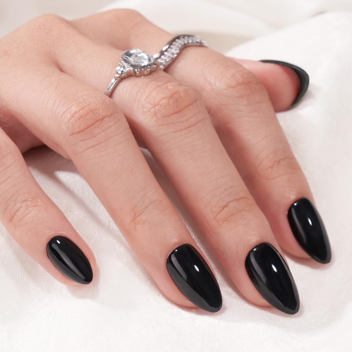 Faux ongles pressés BTArtbox en velours noir, vue de face
