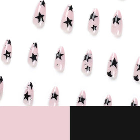 Faux ongles pressés CTTHNBD en amande, couleur nude avec étoile noire