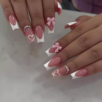 Faux ongles pressés CTTHNBD modèle rose avec design coeur