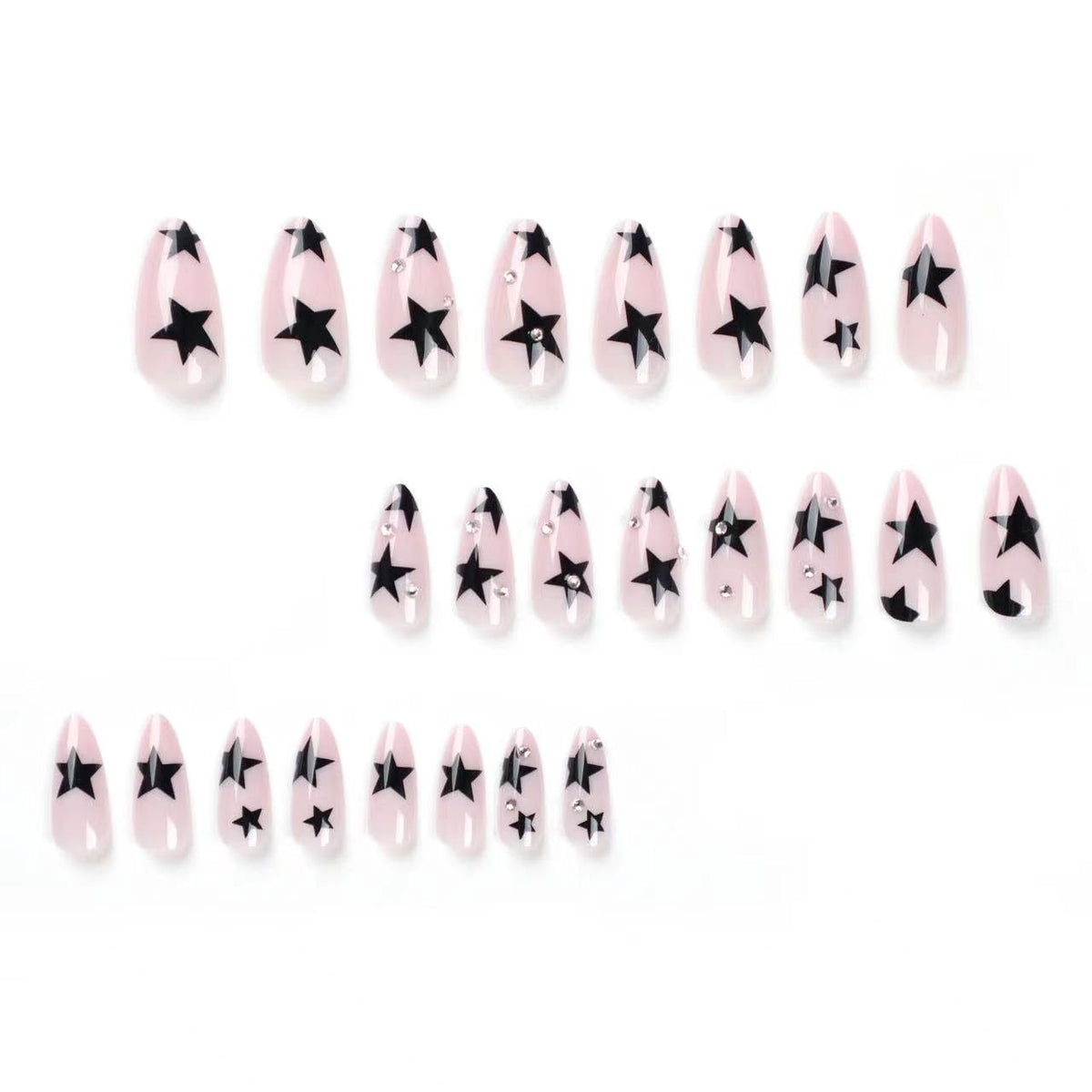 Faux ongles pressés CTTHNBD montrant leur flexibilité et confort