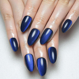 Faux ongles pressés evpct bleu foncé, vue avant avec effet œil de chat