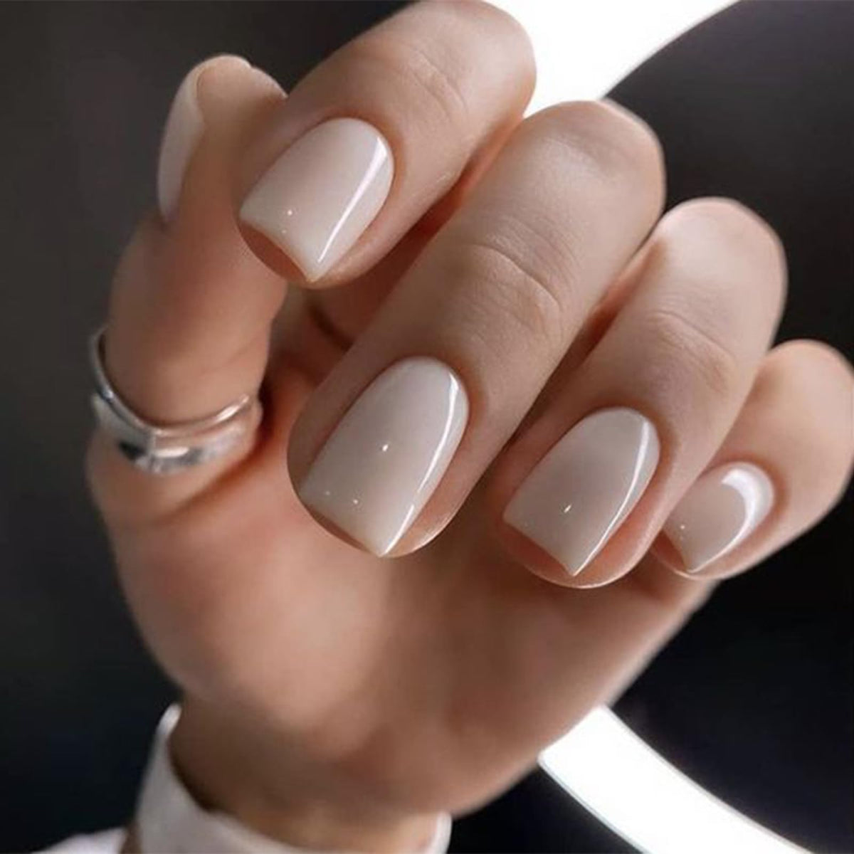 Faux ongles pressés Modelones blanc rose vue de face