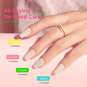 Femme appliquant le vernis à ongles Morovan