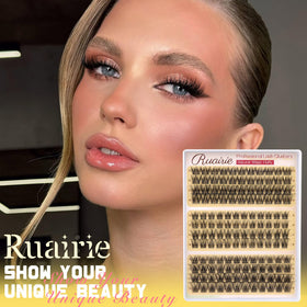 Femme portant des cils en grappes Ruairie lors d'un événement