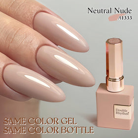 Femme utilisant le vernis gel Double Rhythm à la maison