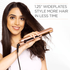Fer à lisser CHI Original 1,25 pouces en utilisation sur cheveux