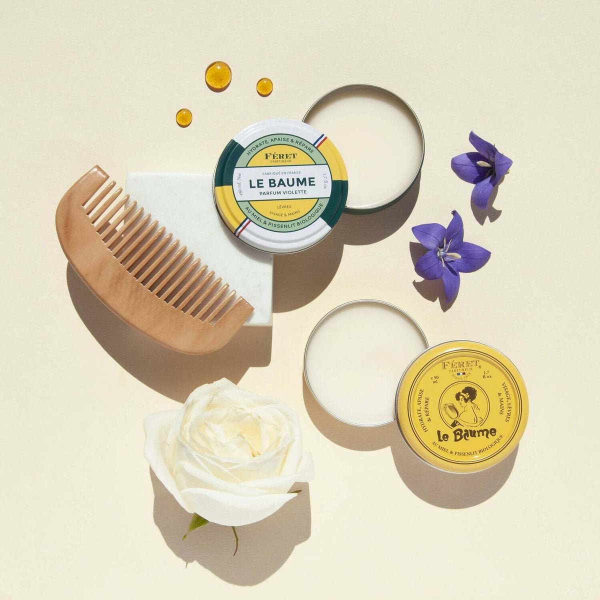 Feret Parfumeur Baume Multi-Usage 50ml avec fleurs roses en arrière-plan
