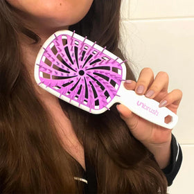 FHI Heat UNbrush Plus brosse démêlante sur fond blanc avec dimensions