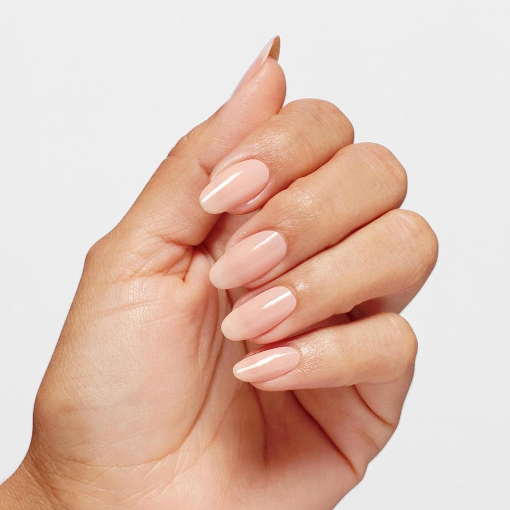 Fini brillant du OPI Top Coat sur des ongles