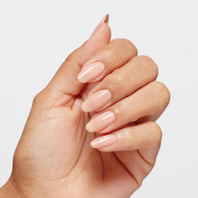 Fini brillant du OPI Top Coat sur des ongles