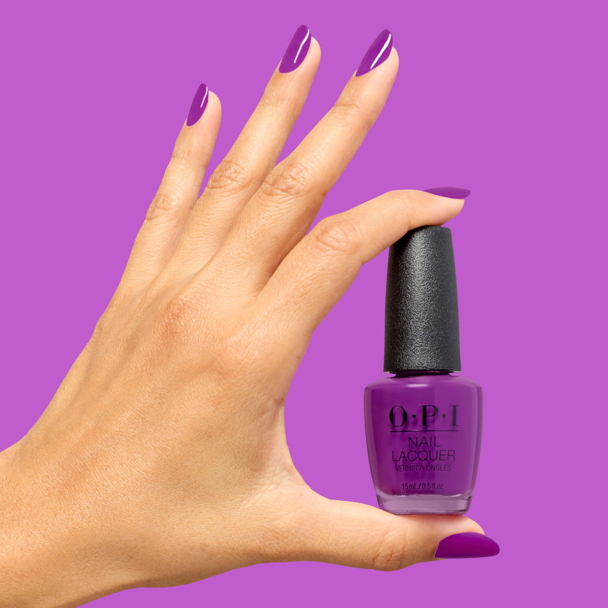 Finition brillante du vernis OPI Ultra Violet Daze sur ongles