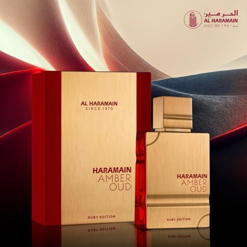 Flacon Amber Oud Ruby Edition posé sur une surface élégante