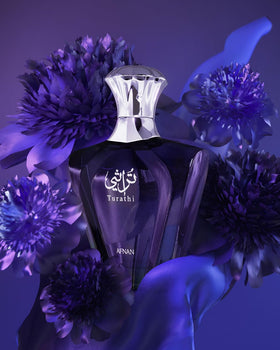 Flacon d'Afnan Turathi Blue Eau de Parfum 90 ml sur une table