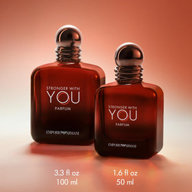 Flacon d'Armani Beauty Stronger With You dans un cadre de vie