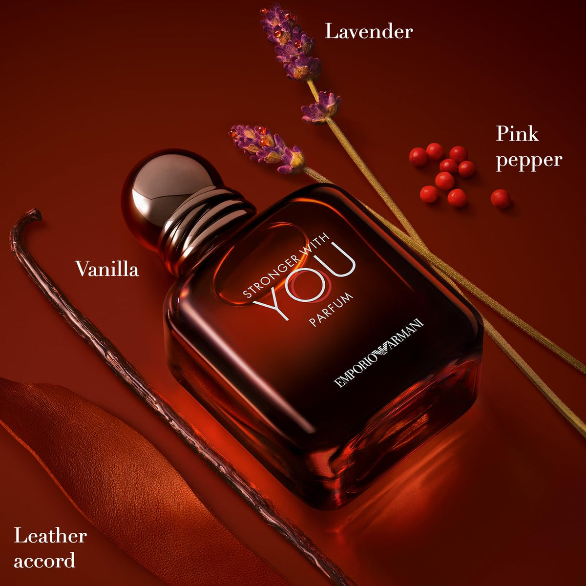 Flacon d'Armani Beauty Stronger With You sur un fond neutre