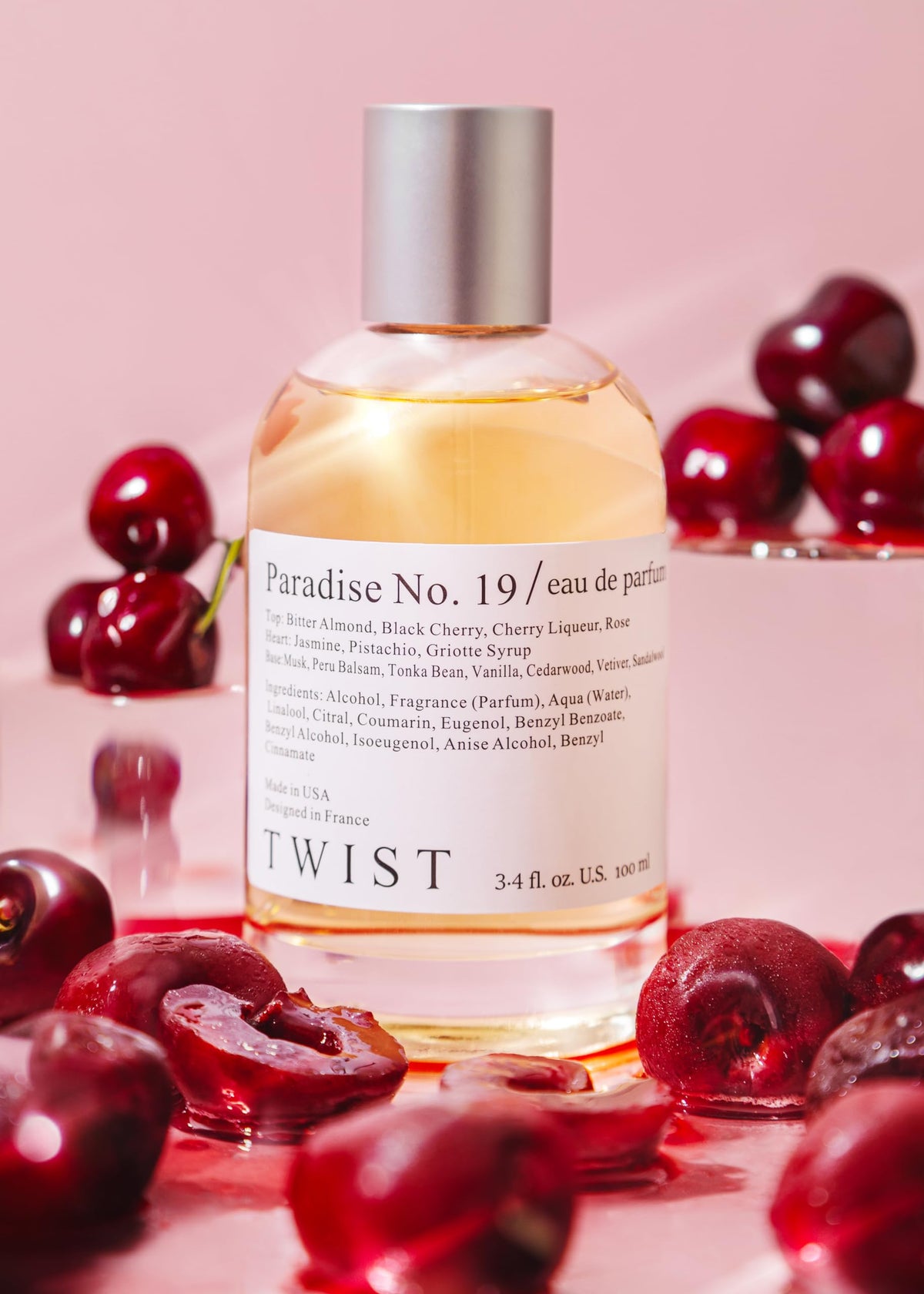 Flacon d'eau de parfum Paradise No. 19 sur une surface en bois
