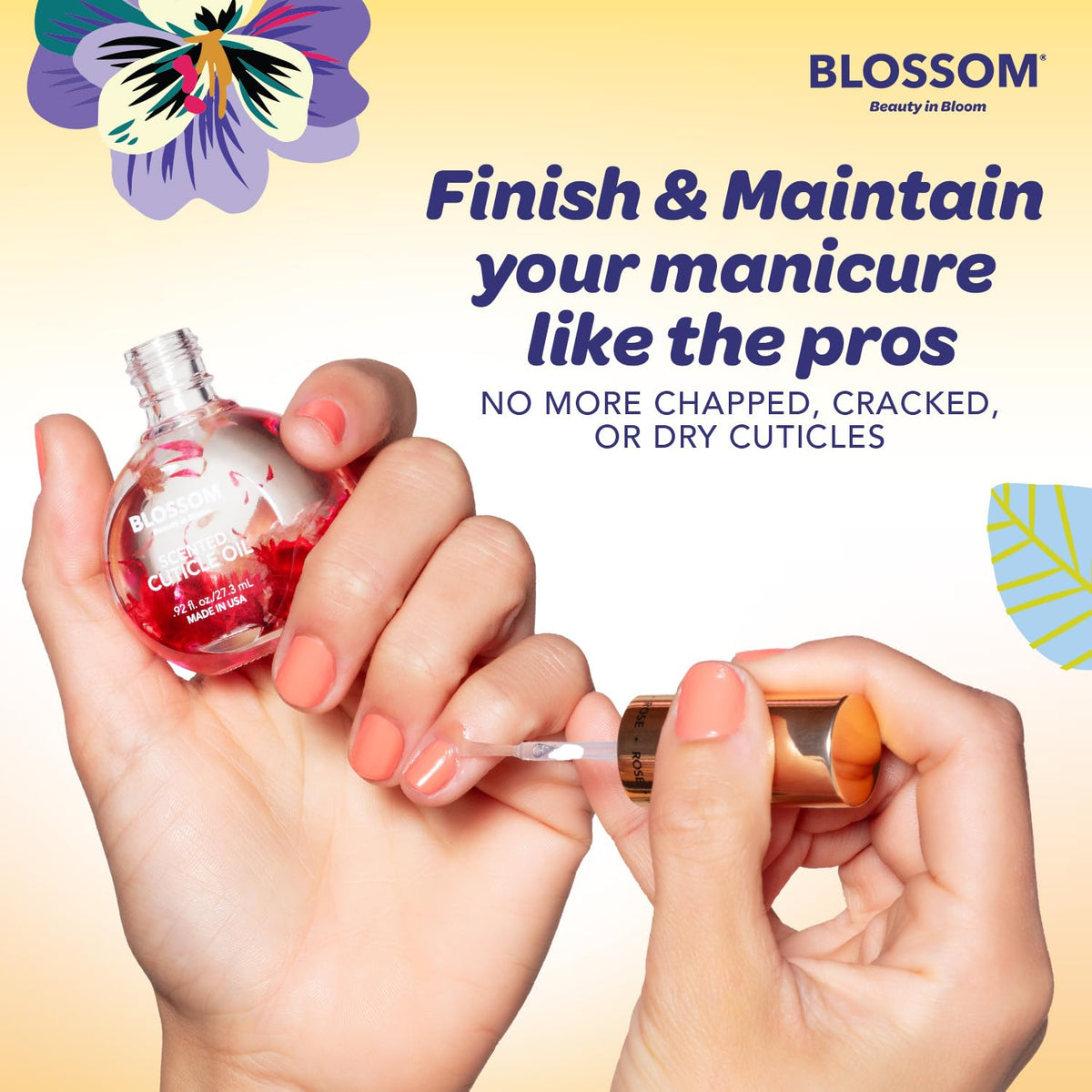 Flacon d'huile pour cuticules Blossom, 15 ml sur une table en bois
