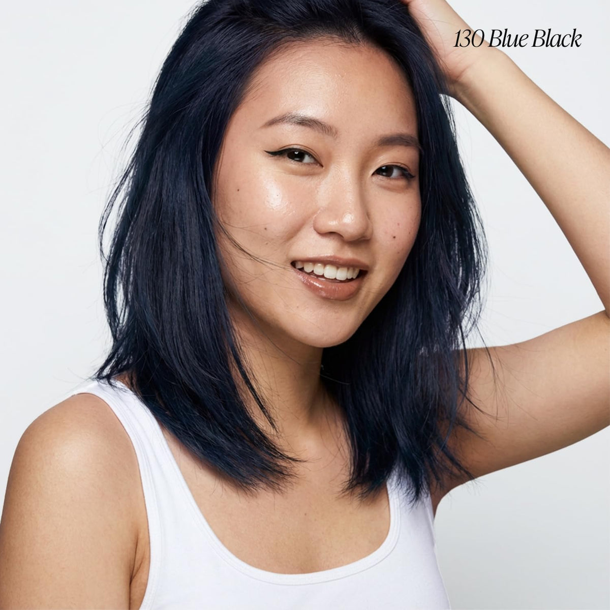Flacon de coloration capillaire Adore 130 Noir Bleu sur fond blanc