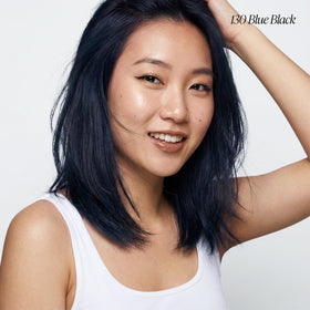 Flacon de coloration capillaire Adore 130 Noir Bleu sur fond blanc