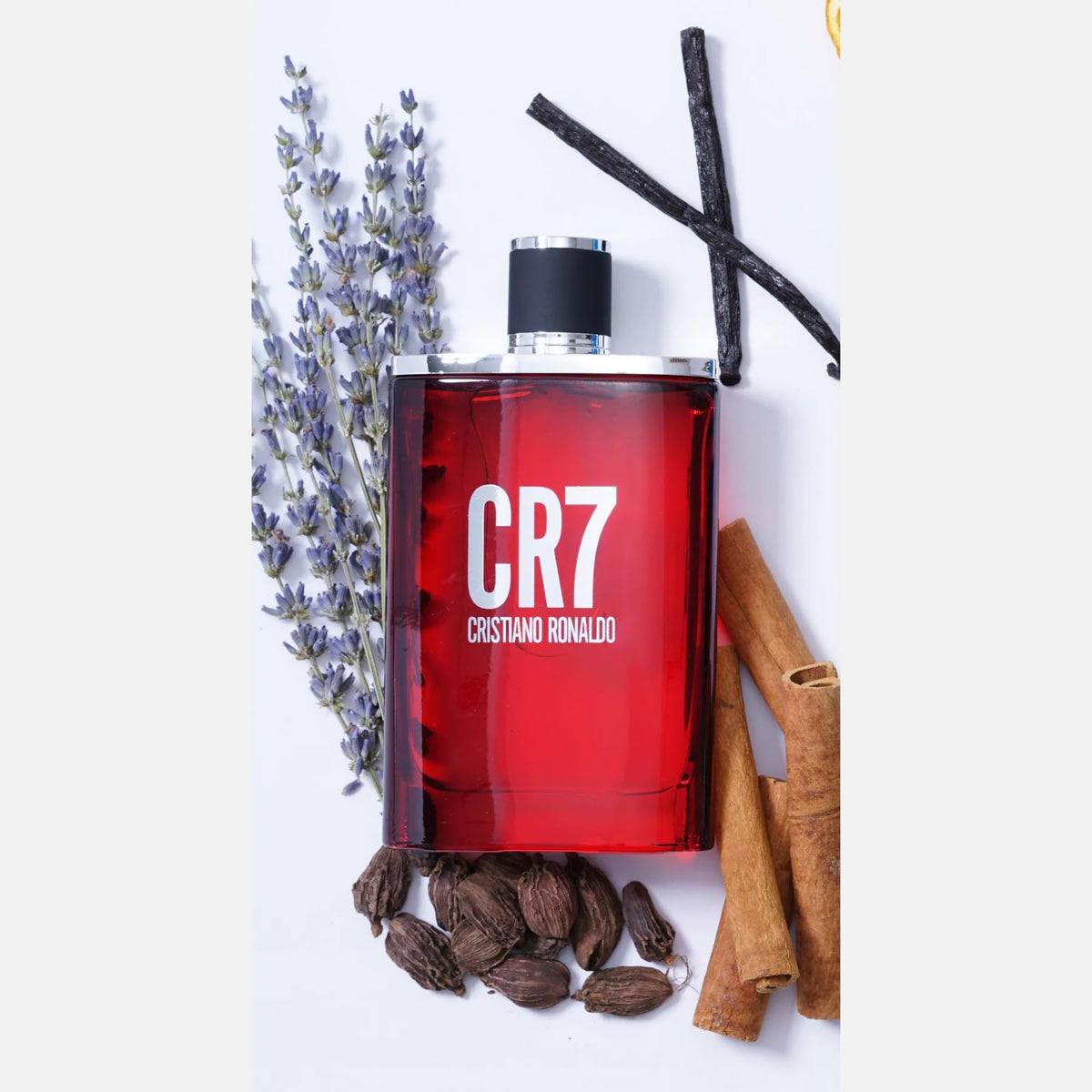 Flacon de CR7 Eau de Toilette avec étiquette de parfum