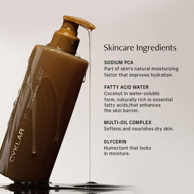 Flacon de gel douche CYKLAR avec une serviette et des produits de bain