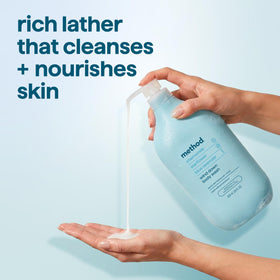 Flacon de gel douche Method Wind Down sur une surface de salle de bain