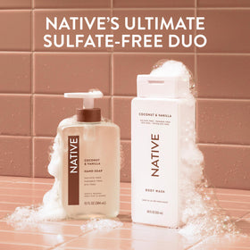 Flacon de gel douche Native avec des fleurs exotiques